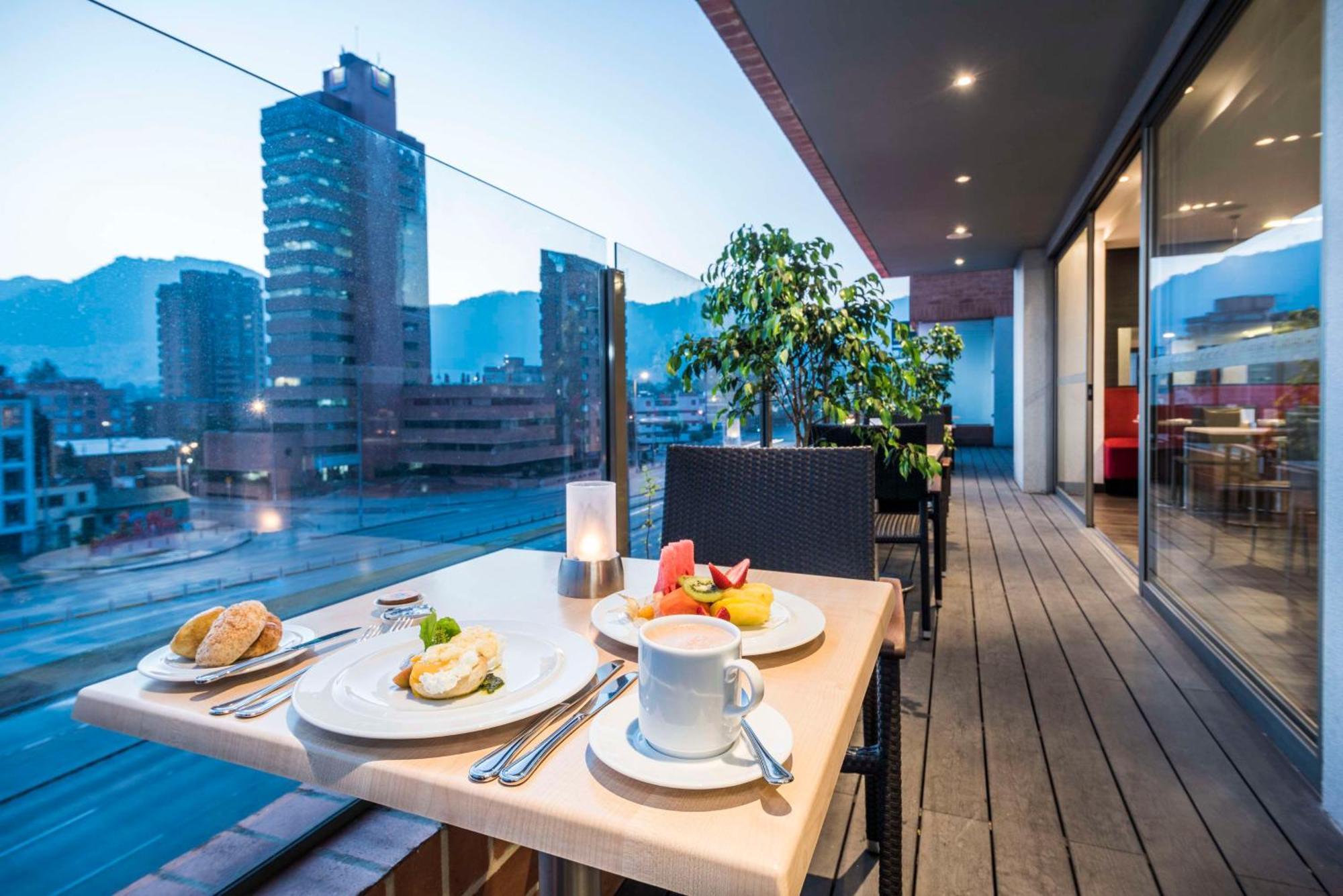 Nh Bogota Urban 26 Royal Hotel Exterior photo