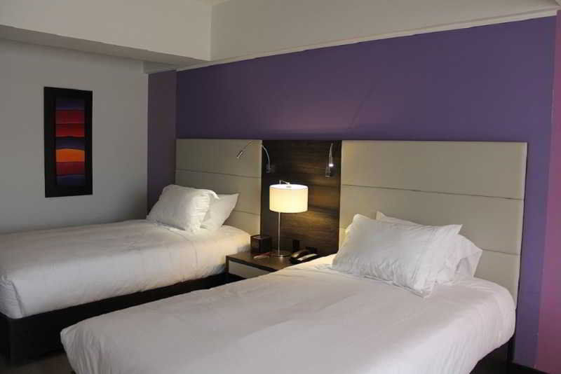 Nh Bogota Urban 26 Royal Hotel Exterior photo
